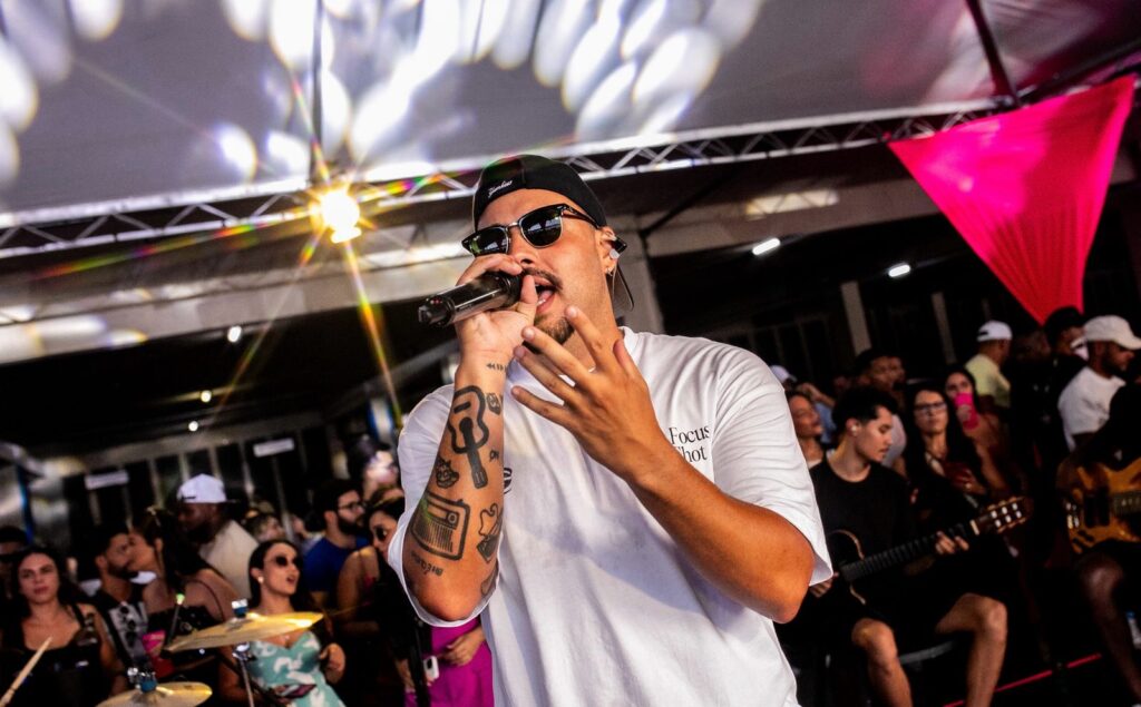 WhatsApp-Image-2025-04-17-at-22.14.27-1024x635 Felipe Hott comanda o Sintonia no Iate Clube com vista pra Lagoa