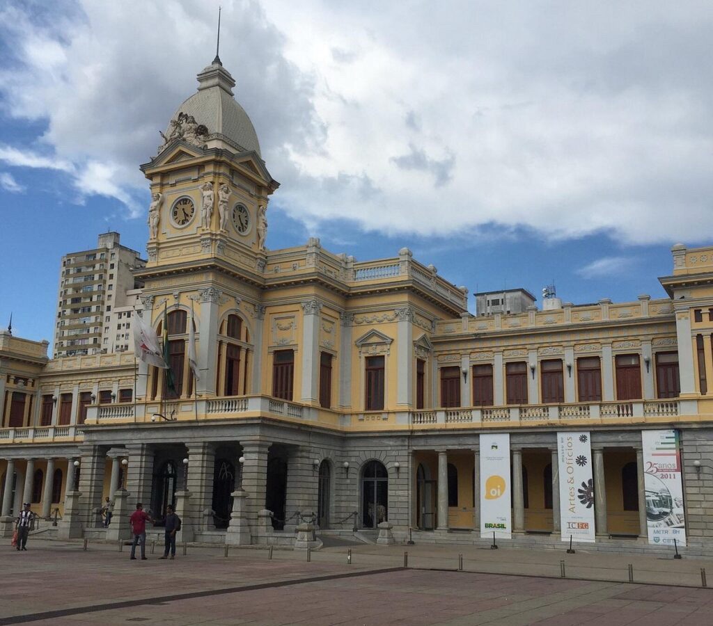 image-1 Prefeito Álvaro Damião confirma show gratuito de Sorriso Maroto no aniversário de 128 anos de BH